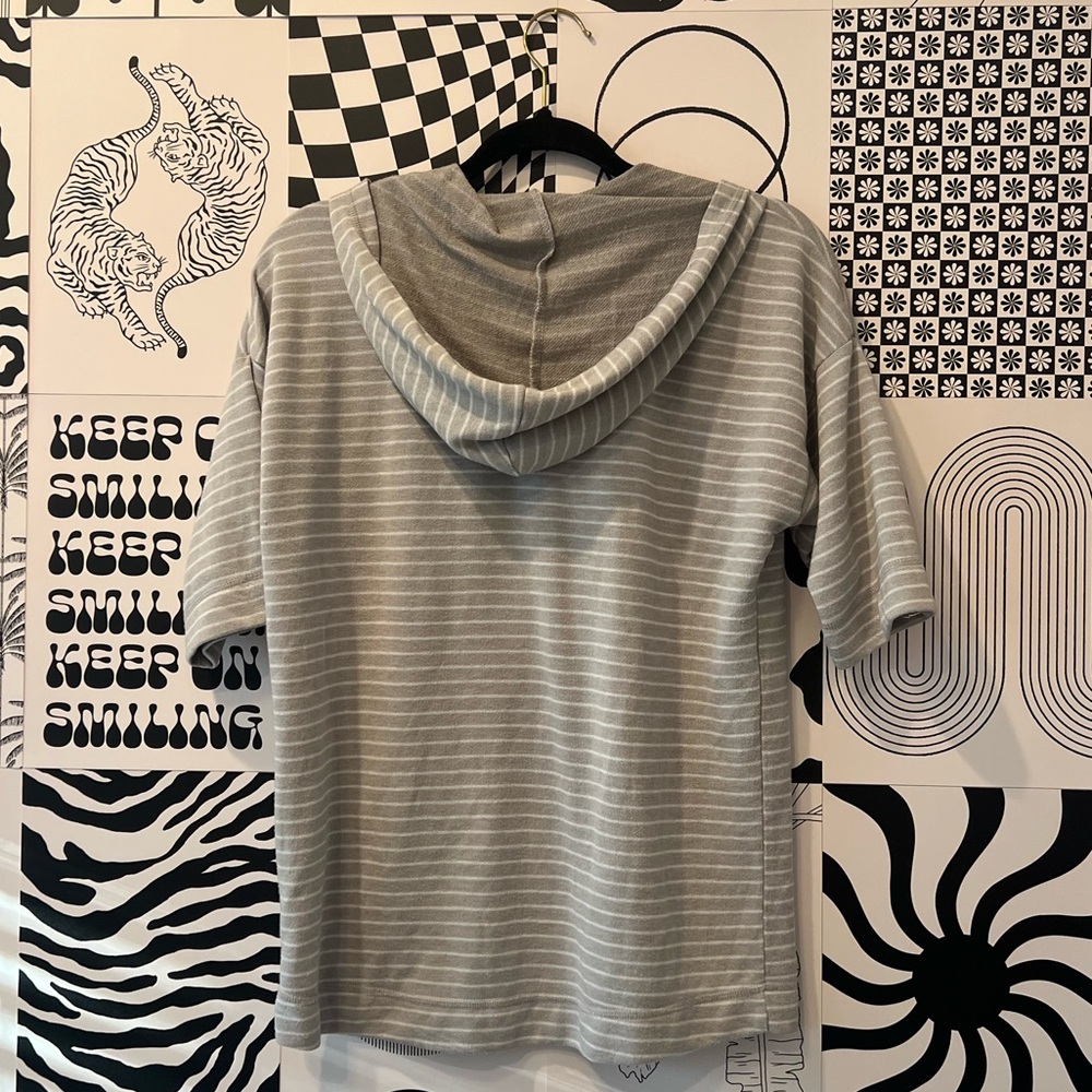 🩶Gray/White Striped Pocket Hoodie🩶 - Picture 5 of 6